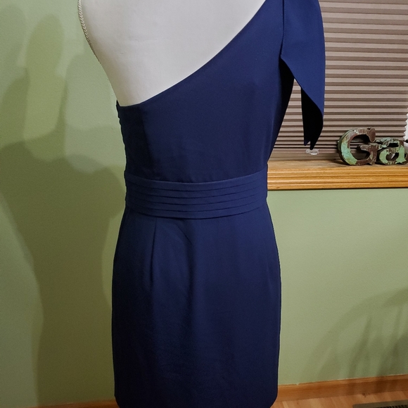 One shoulder dress. Large. - Picture 6 of 10